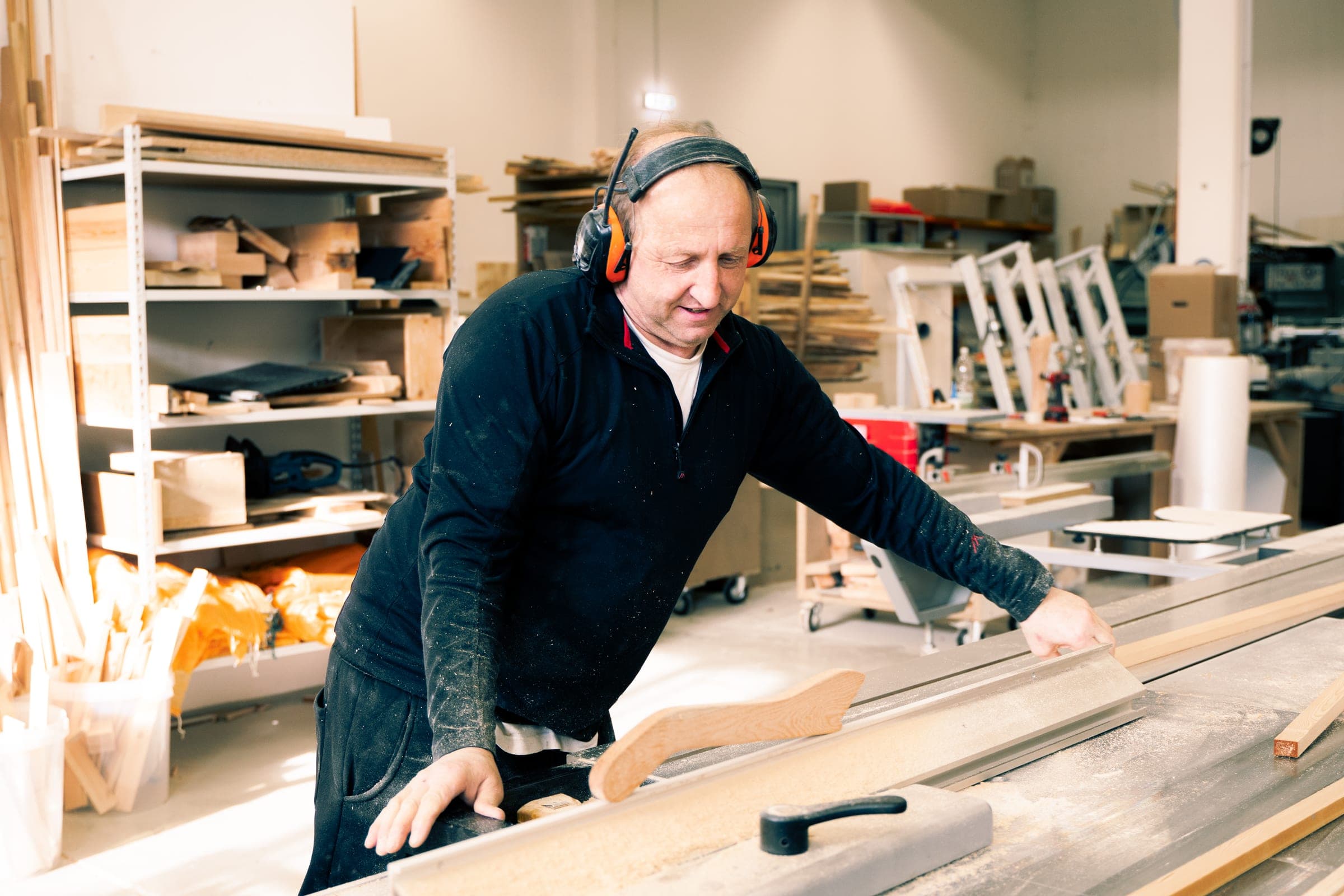 Johann bei der Arbeit an der Kappsäge